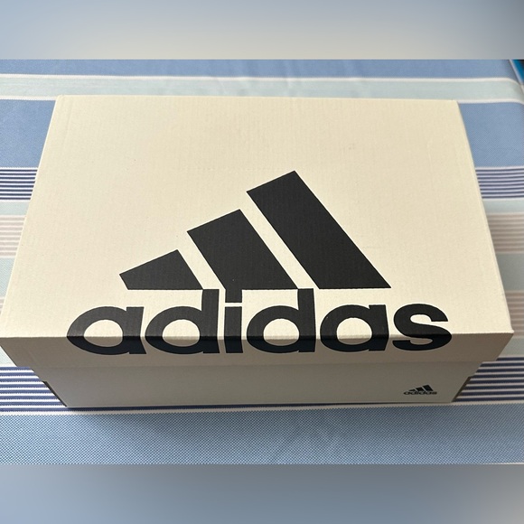 NWB - Women’s Adidas Grand Court 2.0 Tennis Shoe size 8.5 - Picture 2 of 11